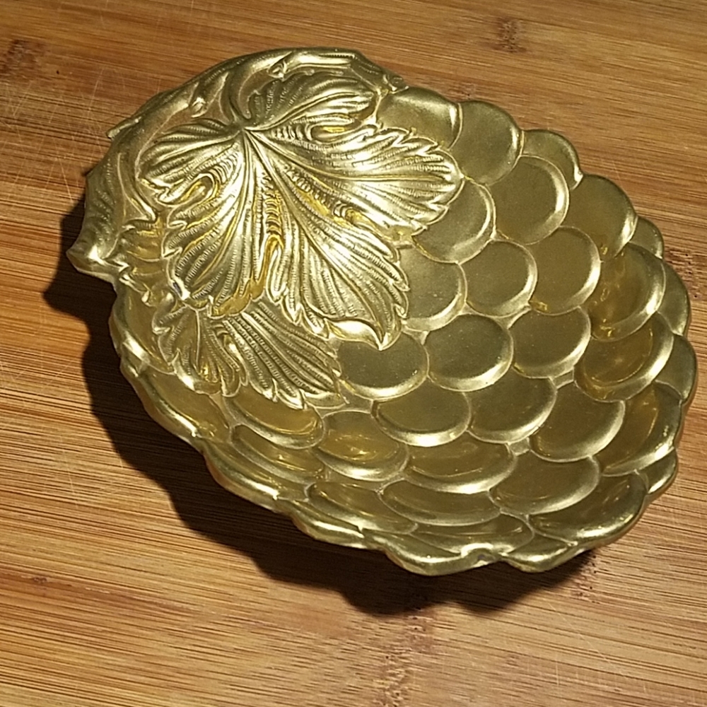 Goldtone Grape Dish